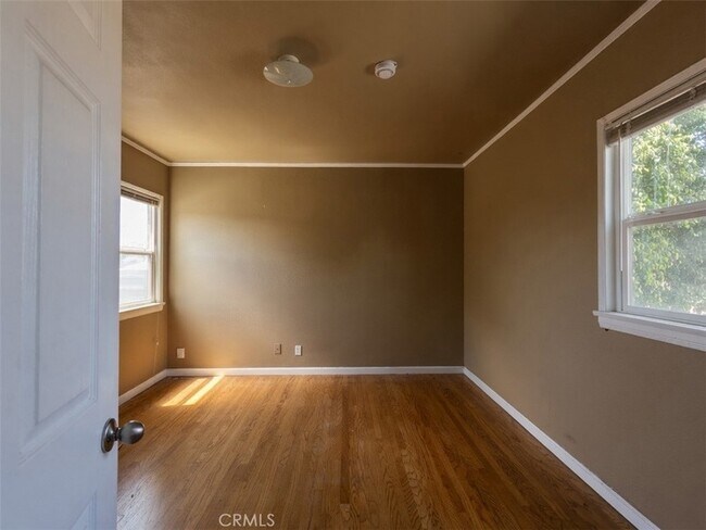 Building Photo - 3907 Edgehill Dr