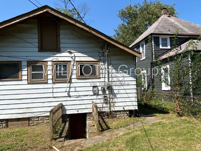 Building Photo - 1533 Kappes St