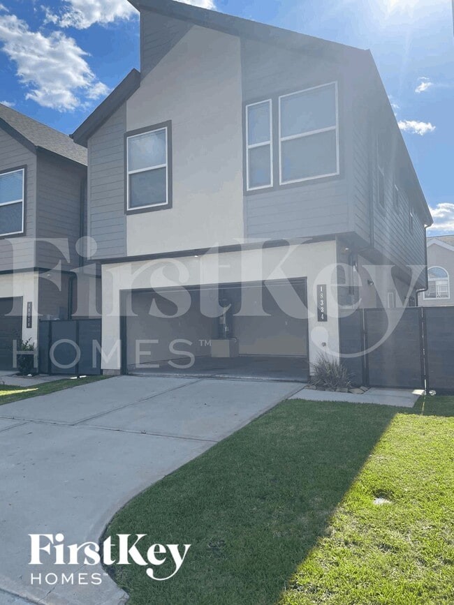 Building Photo - 18334 W Centro Cir