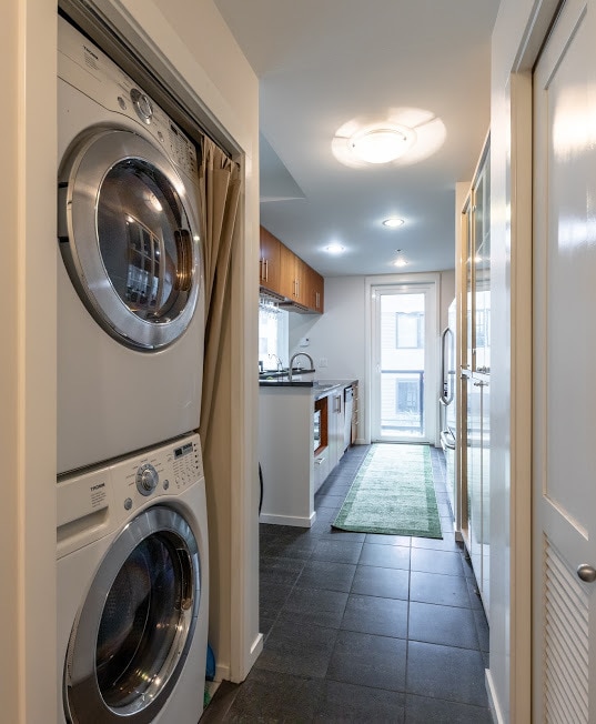 Full size w/d - 2721 1st Ave