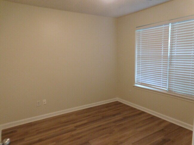 Building Photo - 330 Barshay Dr