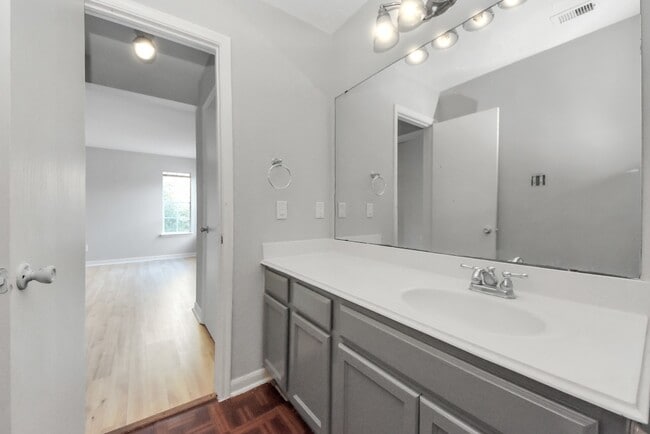 Building Photo - 19019 Remington Park Dr