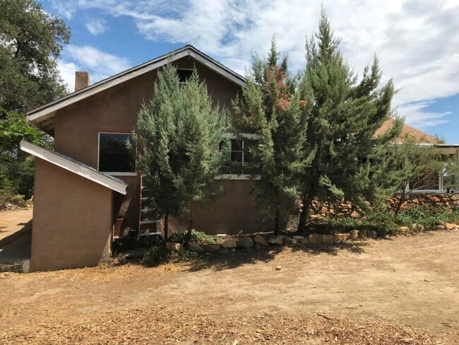 Building Photo - 3 Bed/2 Bath-Beautiful Adobe Home for Rent...