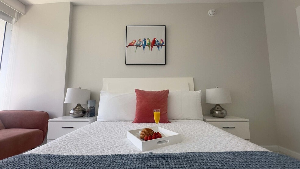 Building Photo - 485 Brickell Ave