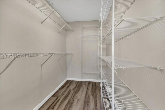 Building Photo - 1300 NE Miami Gardens Dr