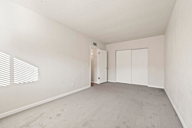 Building Photo - 3032 N Edith Blvd