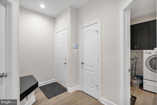 Building Photo - 20589 Myers Pl