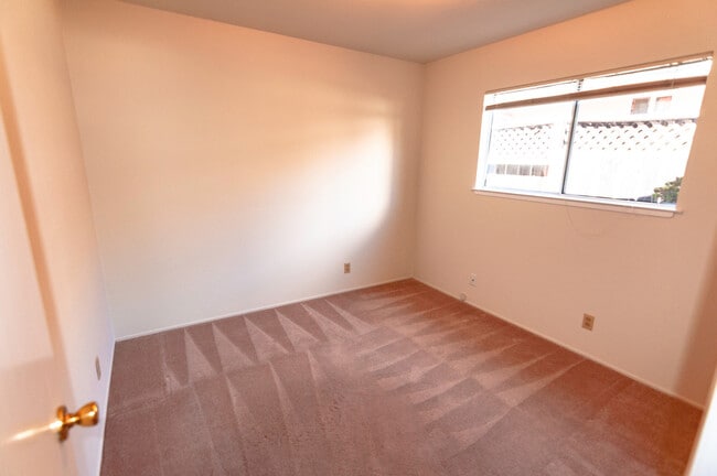 Building Photo - 4/3 near Jollyman Park, Top Cupertino Scho...