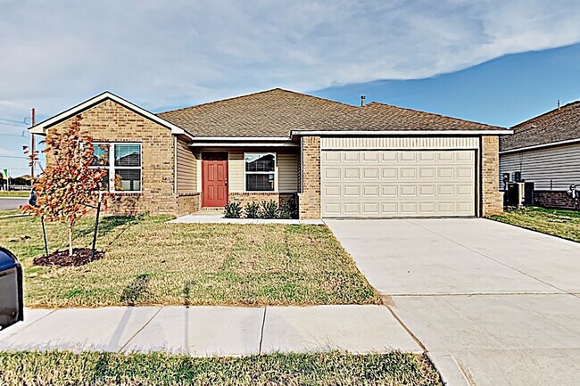 Building Photo - *MOVE IN SPECIAL: 2nd Month's Rent FREE, C...