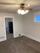 Building Photo - 1318 E 9th St