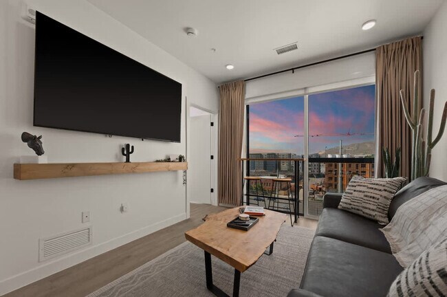 Building Photo - 610 400 W