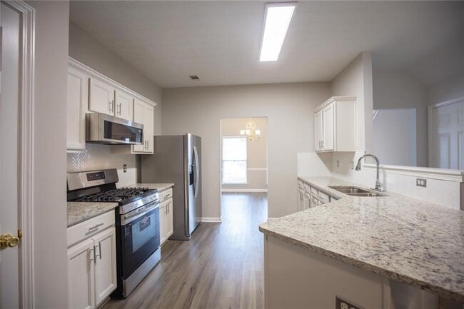 Building Photo - 649 Kenridge Dr