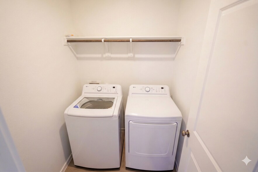 Building Photo - 1913 Ventasso Blvd