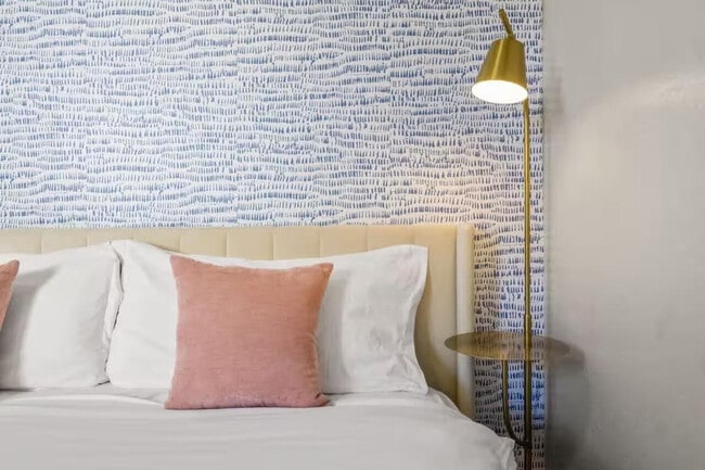 Building Photo - 6606 W Paradise Ln