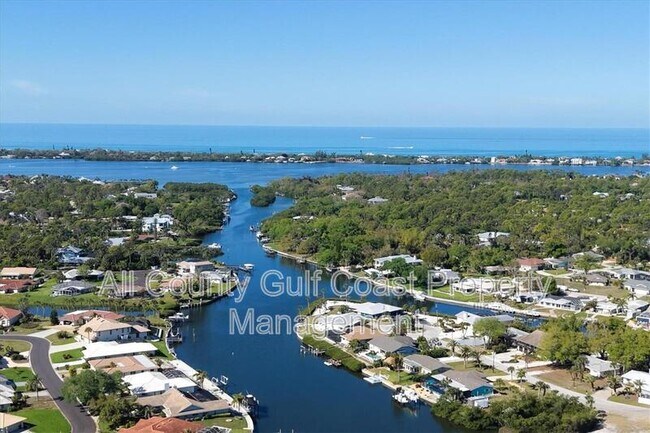 Building Photo - 325 Englewood Isles Pkwy