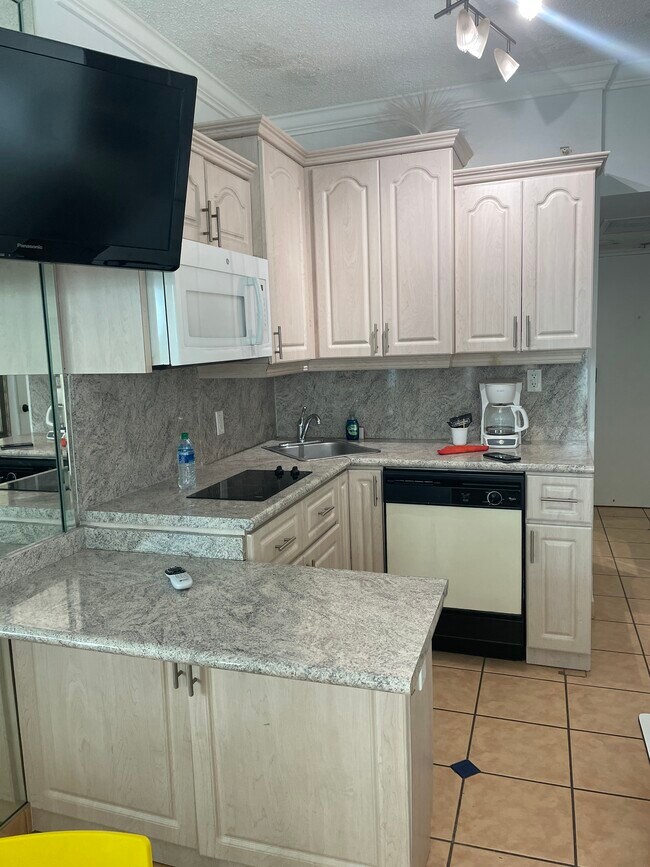 Building Photo - 6345 Collins Ave