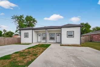 Building Photo - 8005 Sexton St