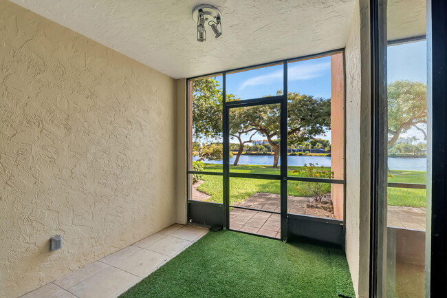 Building Photo - 950 Lavers Cir