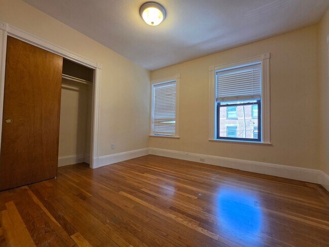 Building Photo - No Brokers Fee, Central Heat/AC, Garage Pa...