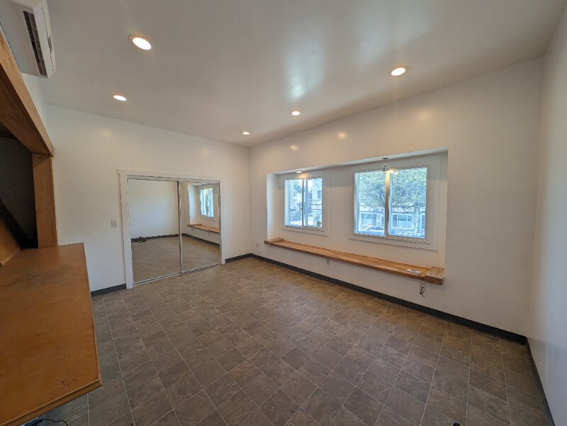 Building Photo - 5407 Bancroft Ave