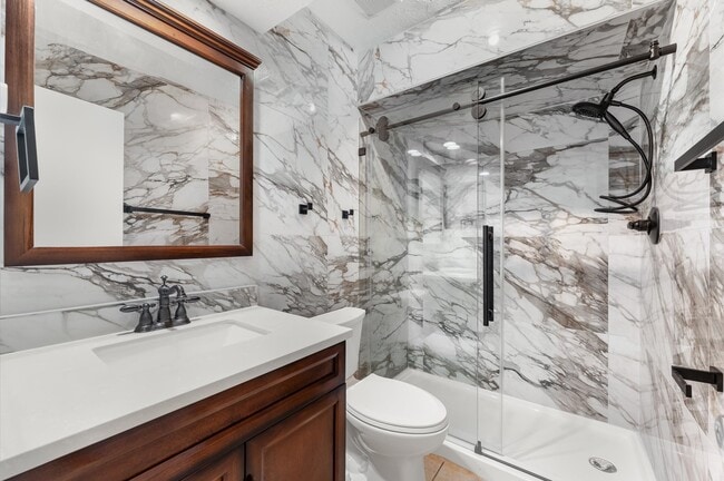 Building Photo - 33 Crystal Lake Ln