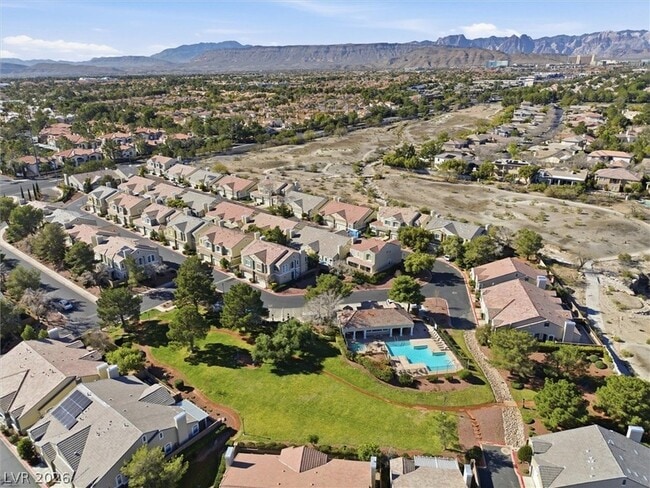 Building Photo - 972 Prestwick St