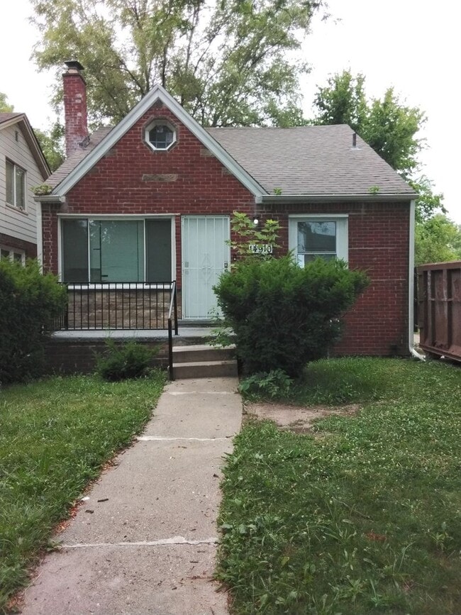 Building Photo - Renovated 3-Bedroom Home – We Welcome Sect...