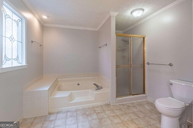 Building Photo - 736 Singley Dr