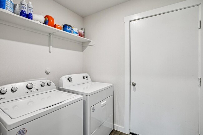 Building Photo - 109 Netherland St