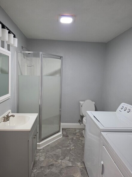 Building Photo - 421 River Bend Dr