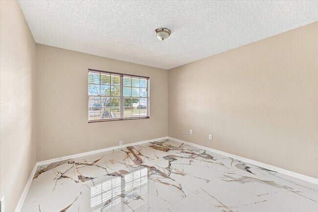 Building Photo - 15919 Barbarossa Dr