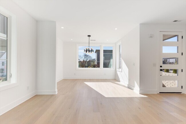 Building Photo - 766 Alloway St