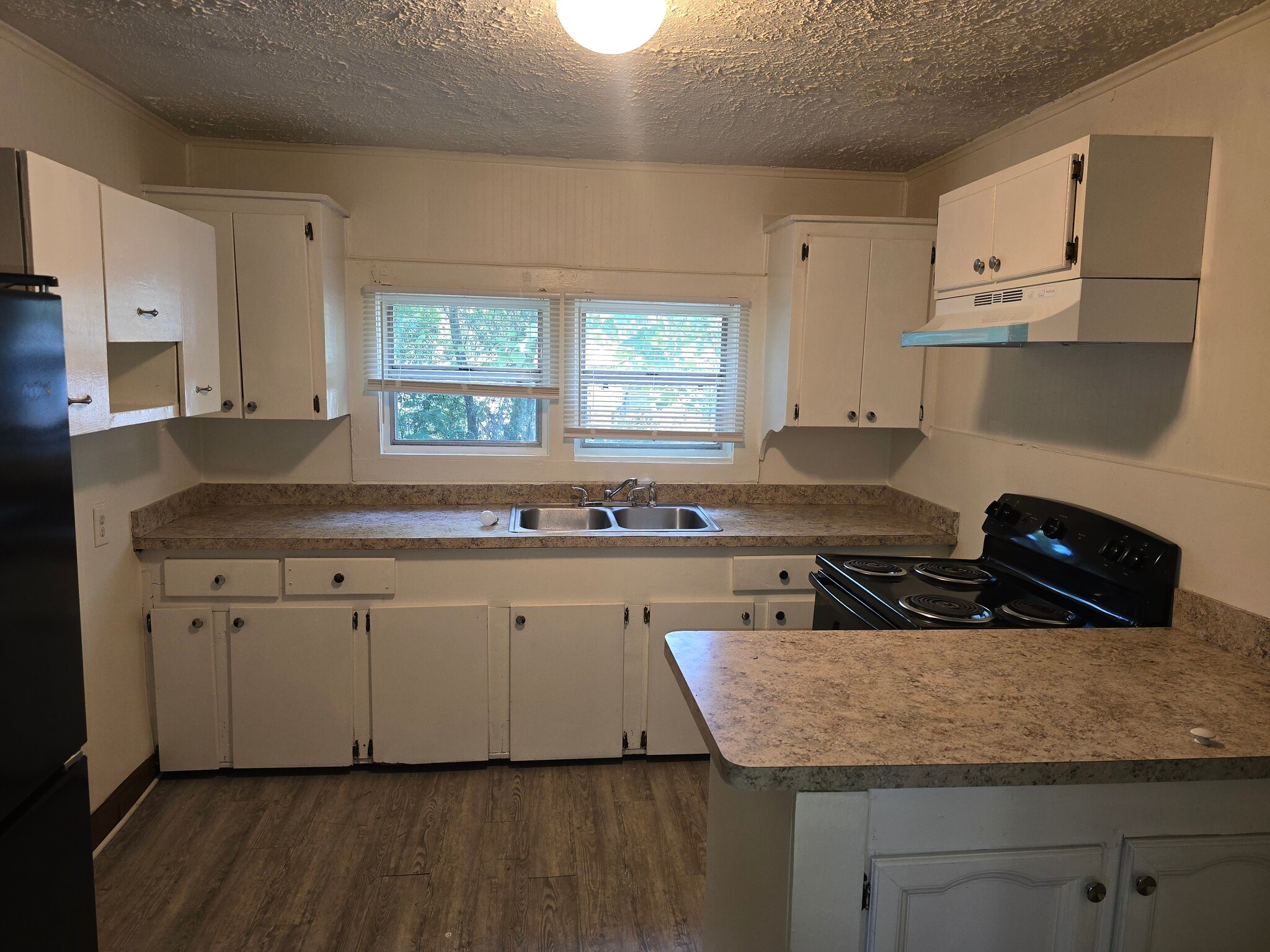 Spacious Kitchen - 9056 8th Ave