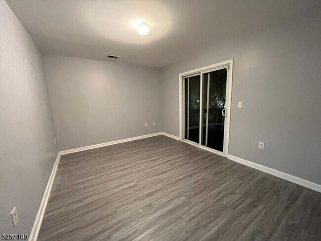 Building Photo - 346 Hamilton Ave