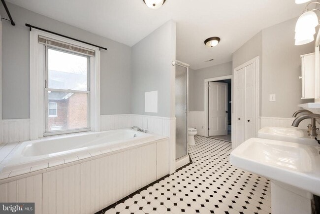 Building Photo - 313 Chestnut St