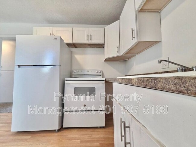 Building Photo - 1347 W 700 S