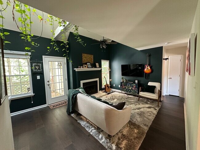 Building Photo - 505 Gooseneck Dr
