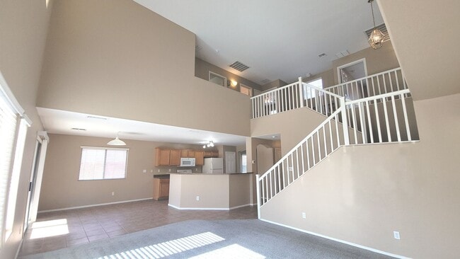 Building Photo - 5 Bedroom Home