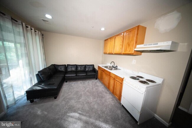 Building Photo - 853 Faraway Ct
