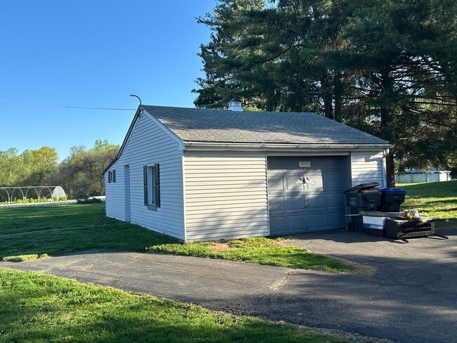 Building Photo - 253 Beacon Light Rd