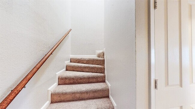 Building Photo - 1326 Airline Dr