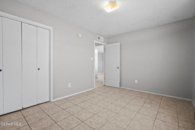 Building Photo - 5712 Longview Dr