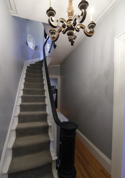 Building Photo - 210 Old Colony Ave