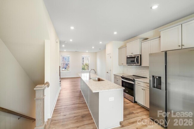 Building Photo - 334 Simeon Dr