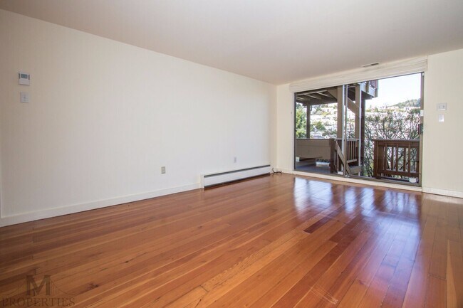 Building Photo - Eureka Valley/Castro 4 Bed + Bonus Room, 3 Bath, 2 Car Garage, City & Valley Views