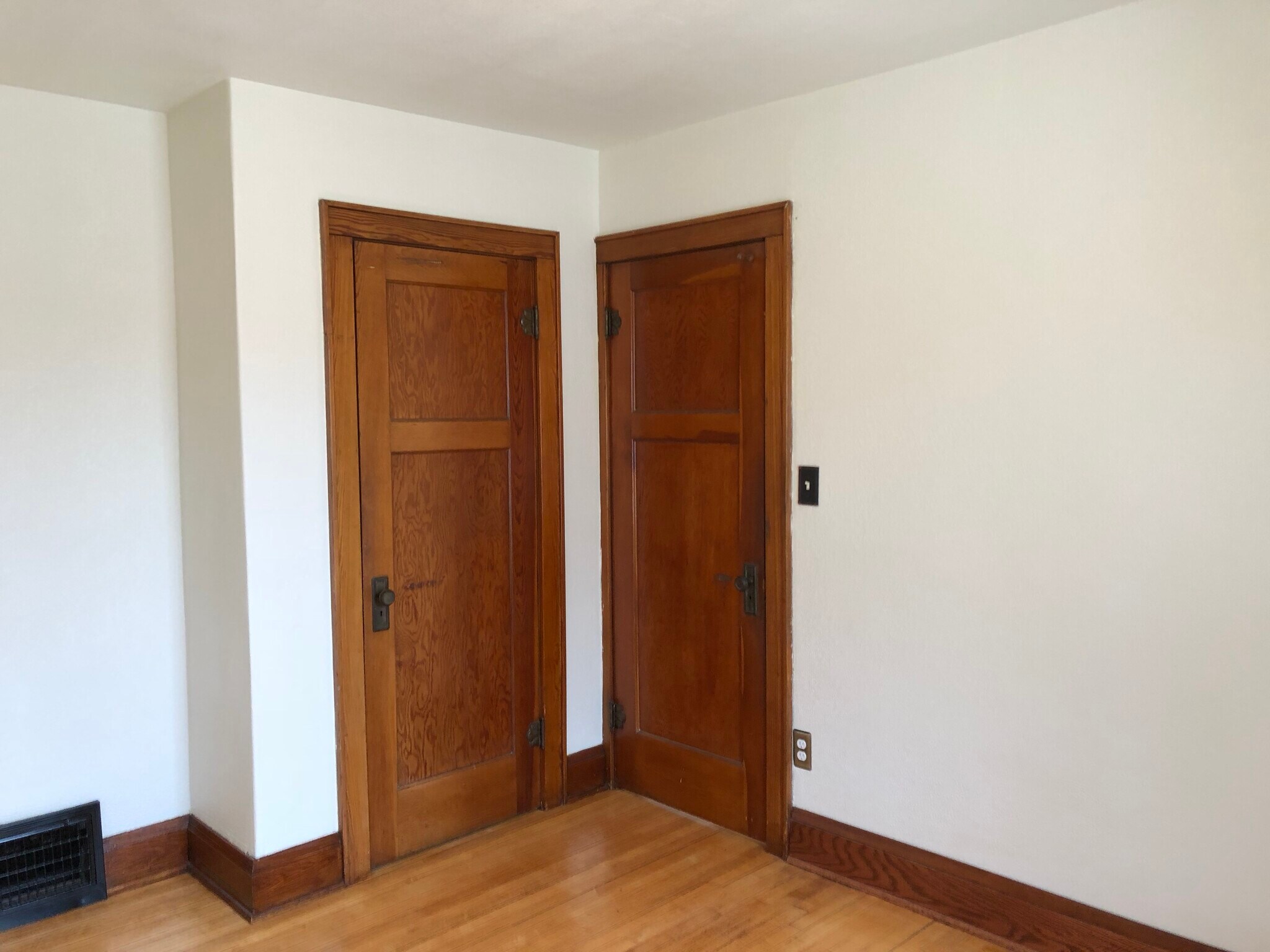 bedroom 1 door closed and closet closed. - 623 S 60th St