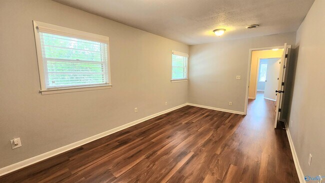 Building Photo - 11402 Hillwood Dr SE