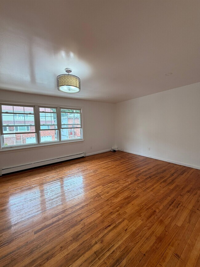 Building Photo - 5215 Meadowview Ave