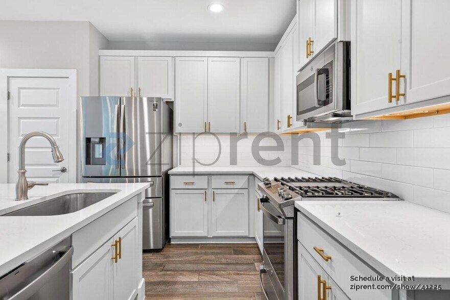 Building Photo - 1511 E Sandalwood Ln