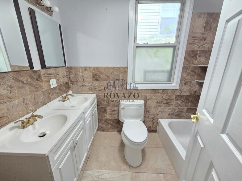 Building Photo - 42 Crawford St